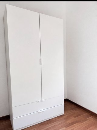 Armario blanco de madera