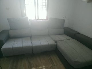 Sofá modular extensible gris y negro
