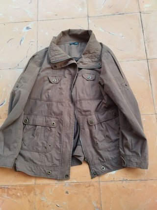 Chaqueta estilo militar marrón