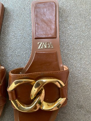 Sandalias Zara Piel Marrón y Dorado