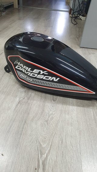 Depósito Harley Davidson 883R Negro