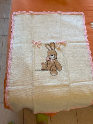 Copertina culla con coniglietto e fiocchi rosa