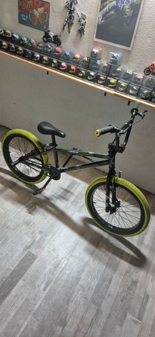 Bicicleta BMX verde