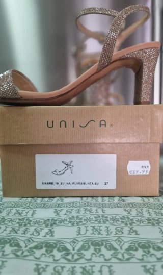Sandalias Unisa doradas y rosas