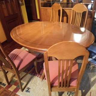 Mesa comedor extensible y 4 sillas madera