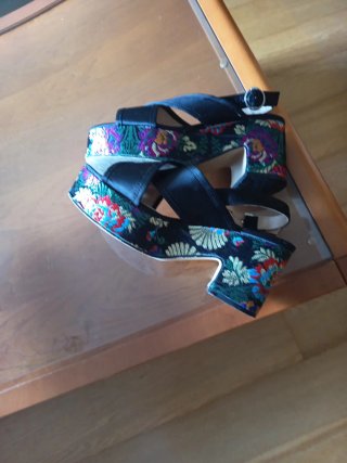 Sandalias de piel  con plataforma negras con estam