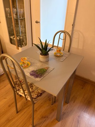 Mesa pequeña plegable con cajón