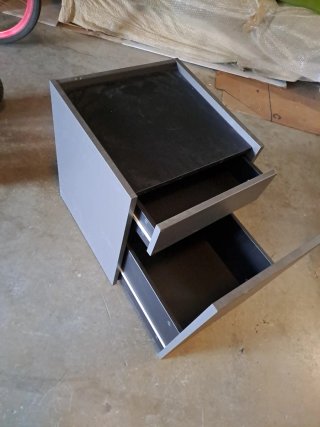 Cajonera de madera y metal