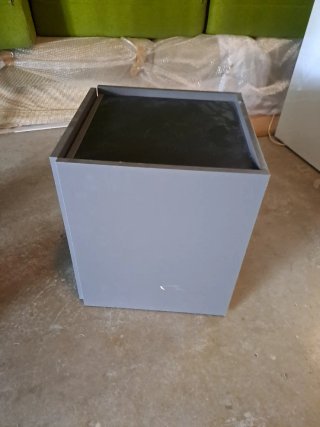 Cajonera de madera y metal
