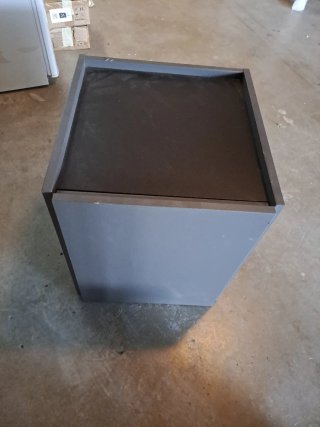 Cajonera de madera y metal