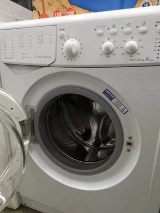 Lavadora Indesit 5kg 1000rpm A+
