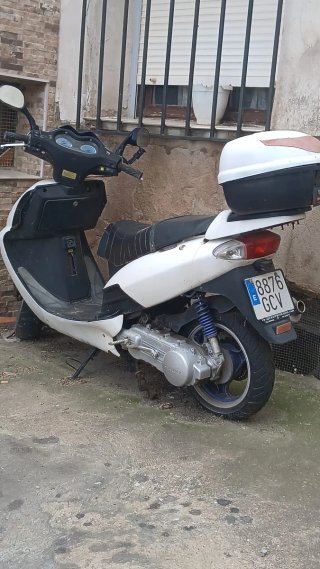 Escúter 125cc Blanco y Negro