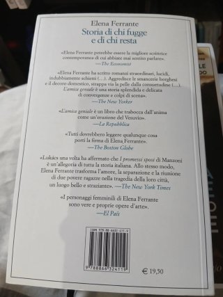 Storia di chi fugge e di chi resta
