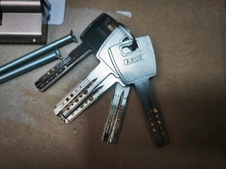 Cilindro ABUS X12R Leva Corta doble embrague.Plata