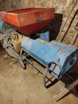 Peladora de almendras para tractor