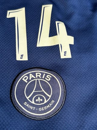 D. DOUÉ #14 Conjunto o camiseta psg como nueva