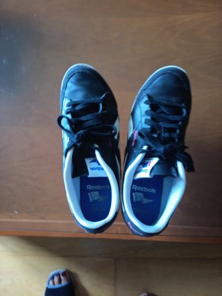 Zapatillas Reebok Negras y Blancas
