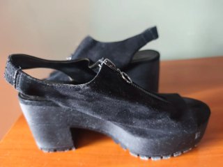 Sandalias de verano negras con cremallera