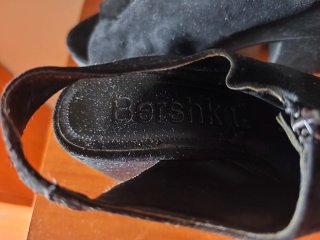 Sandalias de verano negras con cremallera