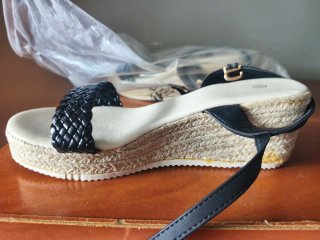 Sandalias de verano negras con cremallera