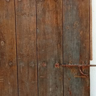 Puerta madera rústica con clavos 170x92cm