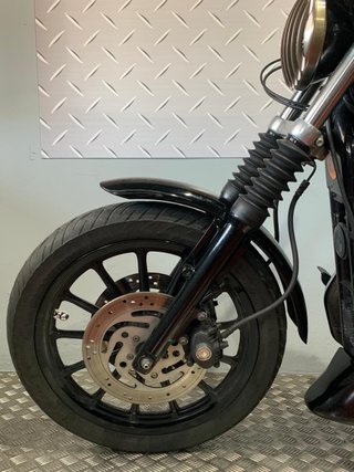Harley-Davidson Sportster 883R