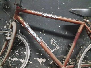 Bicicleta de montaña Concept Oxidada y sucia
