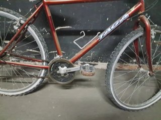 Bicicleta de montaña Concept Oxidada y sucia