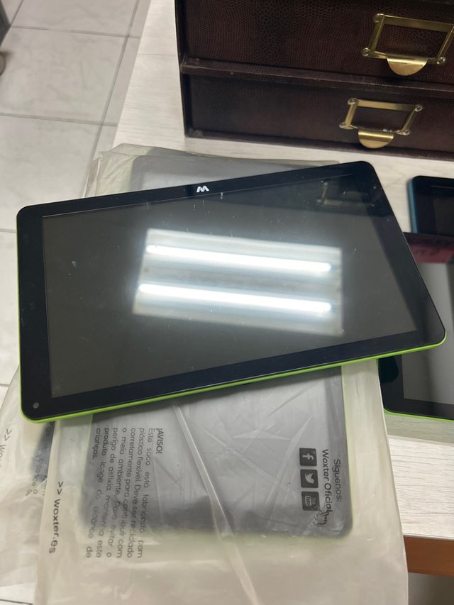 Tablet Woxter Negra y Verde