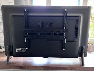 Televisor LG 42LF5800 + Soporte Pared de REGALO