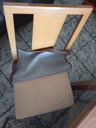 Mesa y 4 sillas de comedor