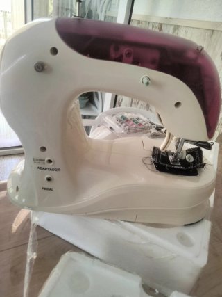 Máquina de coser JOCCA Ligera y Cómoda