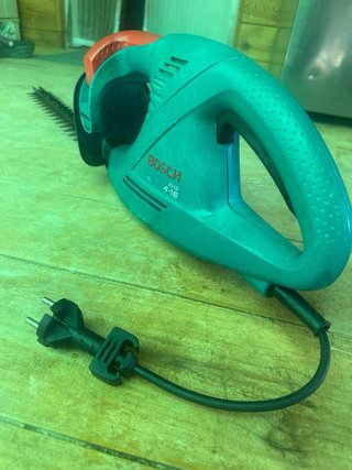 Cortasetos Bosch AHS