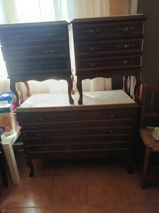 Cómoda y 2 mesitas de madera y mármol