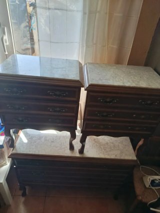 Cómoda y 2 mesitas de madera y mármol