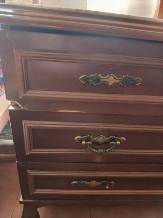 Cómoda y 2 mesitas de madera y mármol