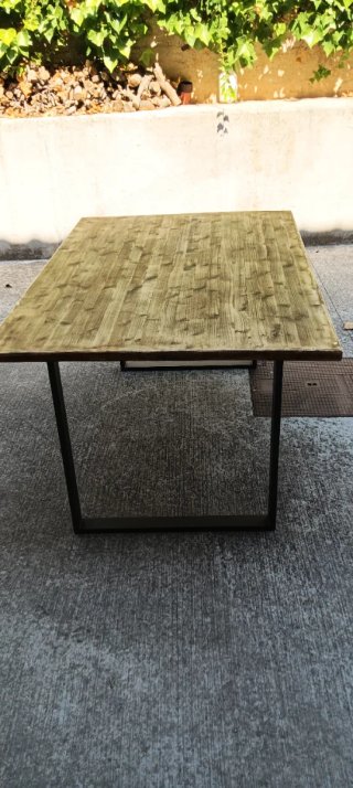 Mesa estilo industrial madera y metal