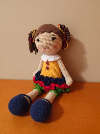 Muñeca de ganchillo hecha a mano