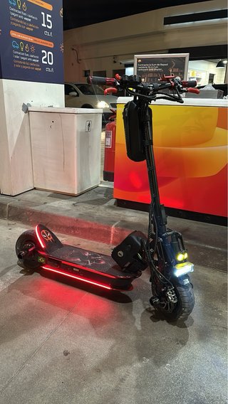Patinete Eléctrico Potente con Luces LED