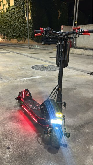 Patinete Eléctrico Potente con Luces LED