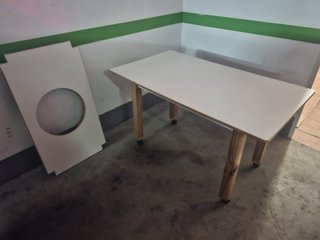 Mesa de camilla con ruedas