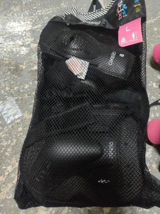 Patines de 4 ruedas negros y rosas