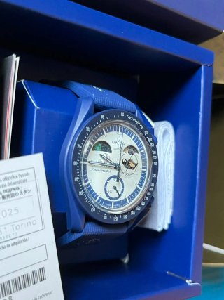 Omega x Swatch Mission to Earthphase  Gold Blu