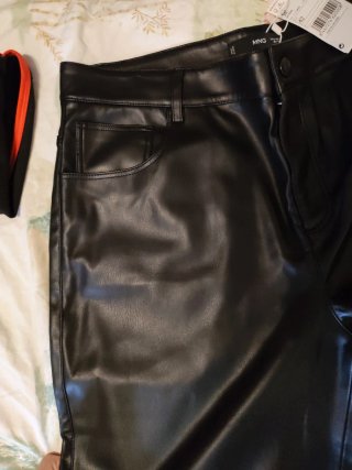 Pantalón etiqueta de cuero negro 5 bolsillos