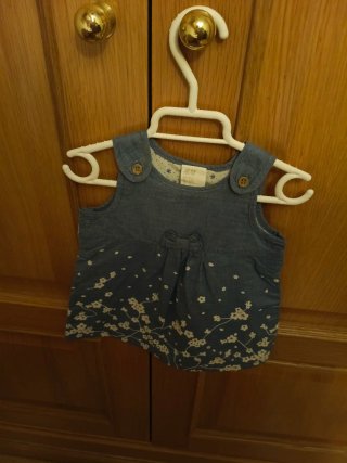 Vestiditos y ranitas para bebé