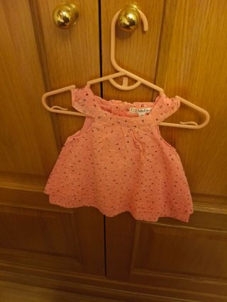 Vestiditos y ranitas para bebé