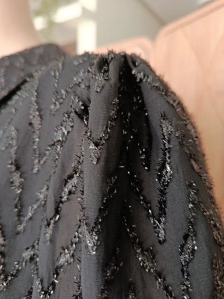 Vestido negro largo con estampado