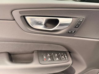 Volvo XC60 2.0 T6 AWD Recharge R-Design Auto