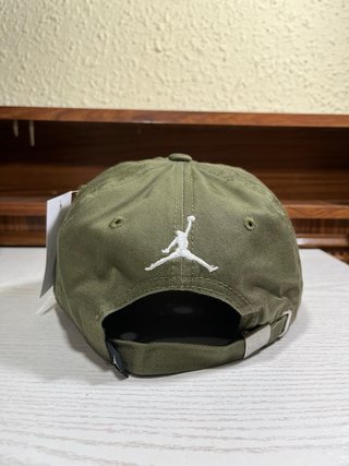 Gorra Jordan Classic99 Verde Oliva Ajustable