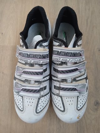 Bicicleta carretera Oklan y zapatillas con cala